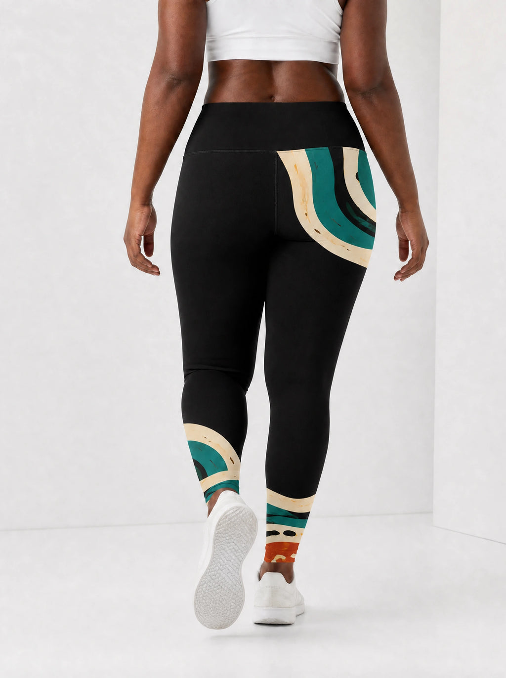 "Mawio" Leggings — back view on model