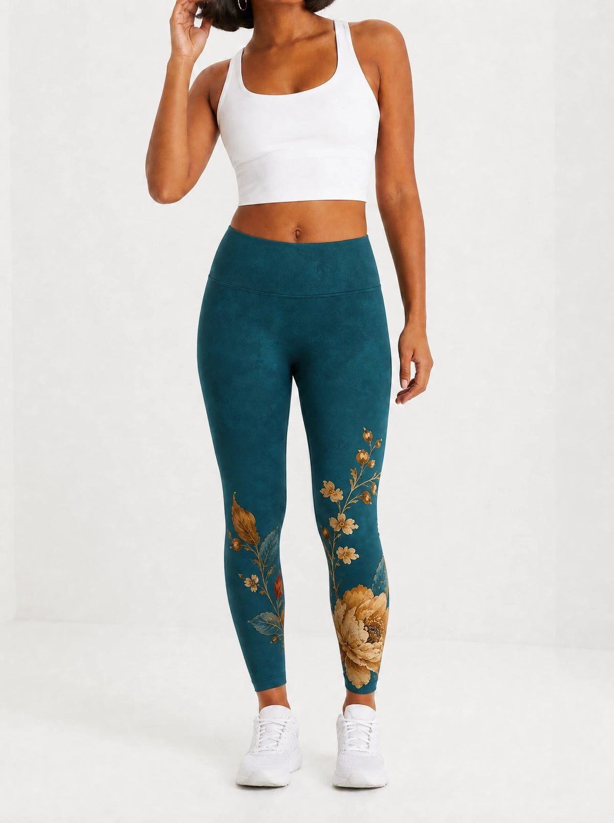"Nyuki" Leggings — front view on model