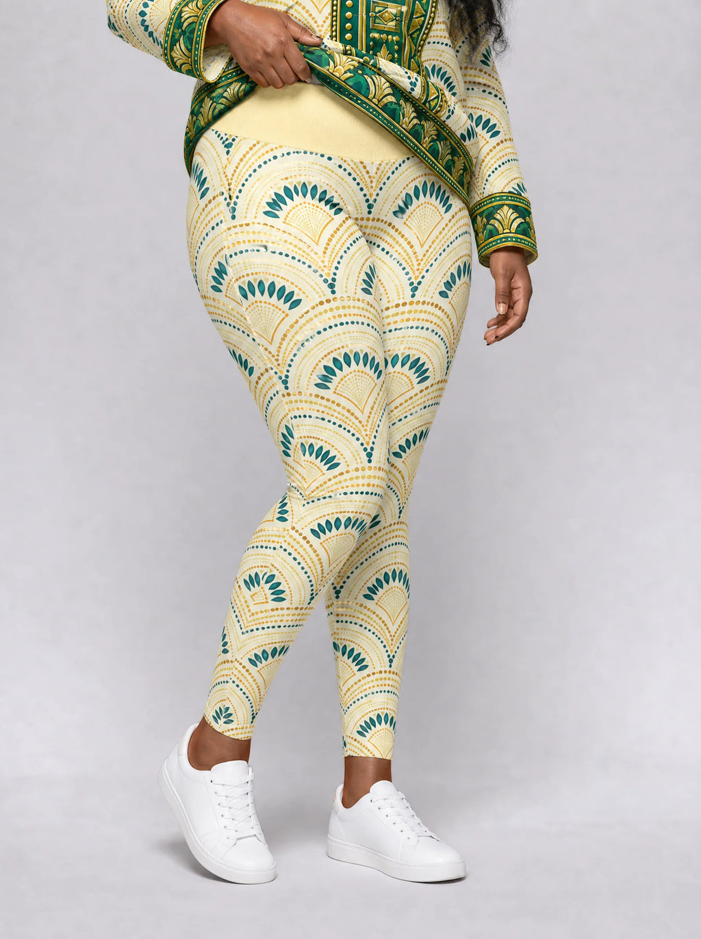 "Pepeo" Leggings — front view on model