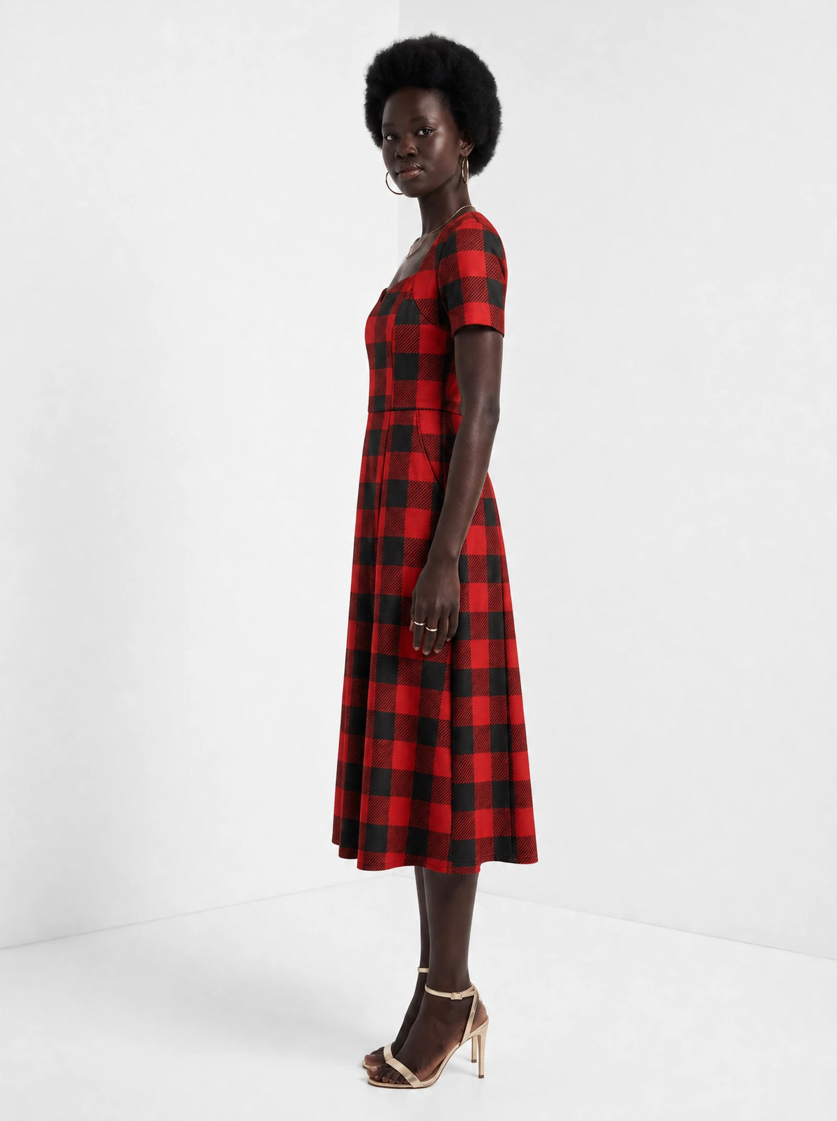 "Sikukuu" Christmas Sweetheart Midi Dress — side view on model