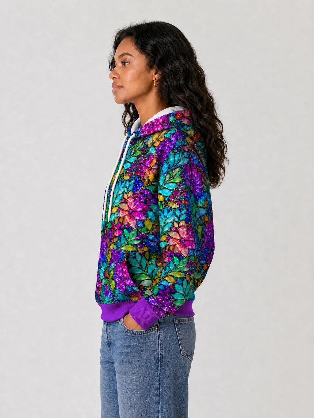 "Upinde" Hoodie — side view on model
