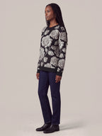 "Usiku" Sweatshirt — side view on model