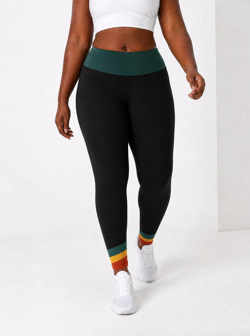 "Weusi" Leggings — front view on model