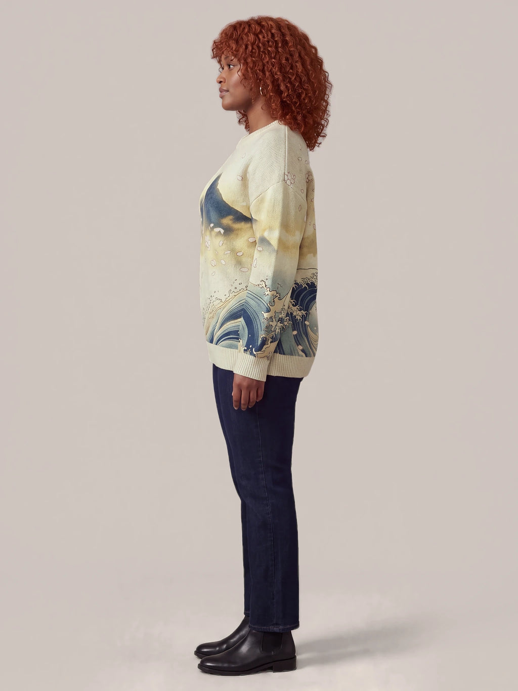 "Wimbi" Sweatshirt — side view on model