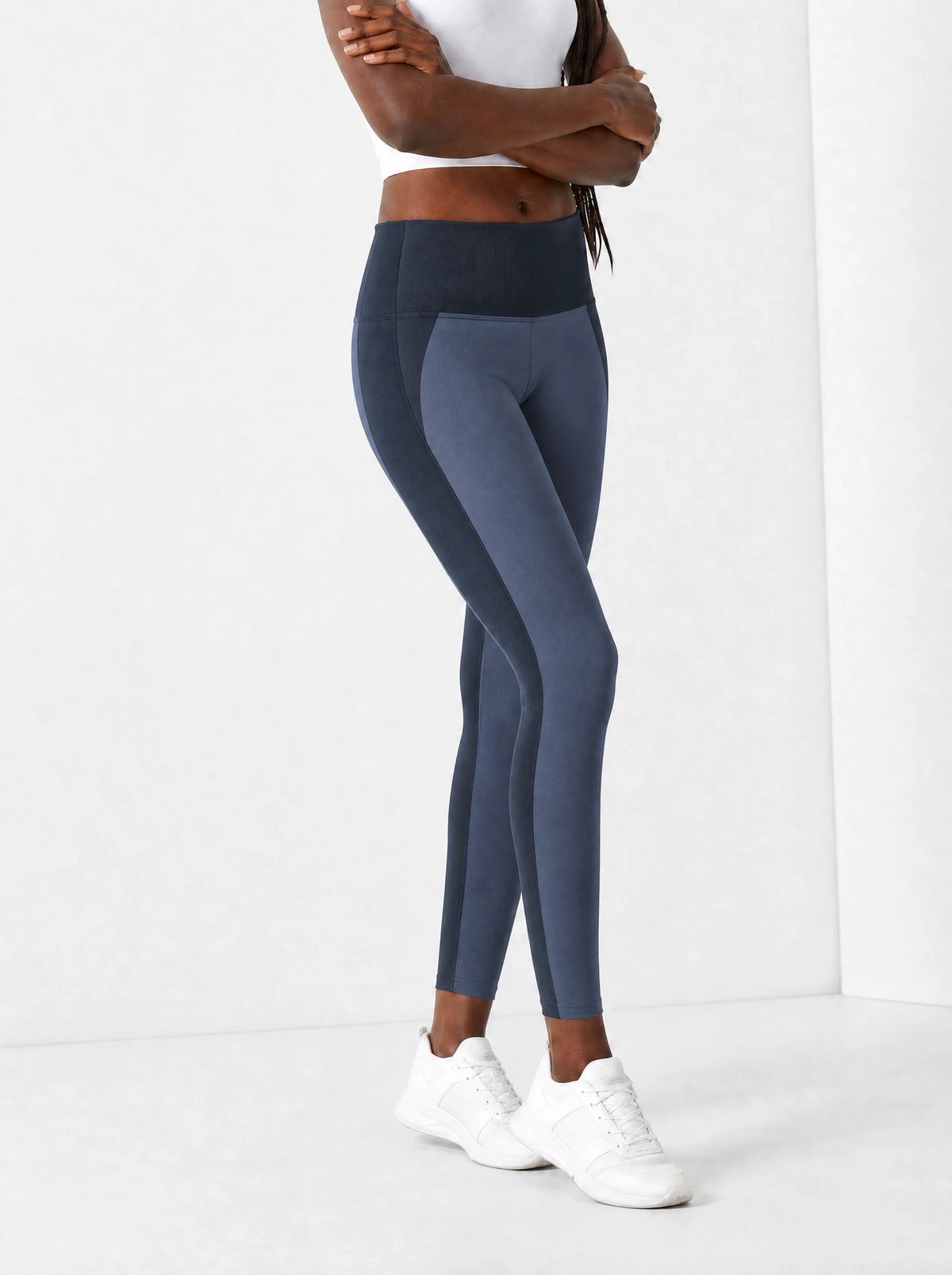 "Zafarani" Leggings — side view on model, walking