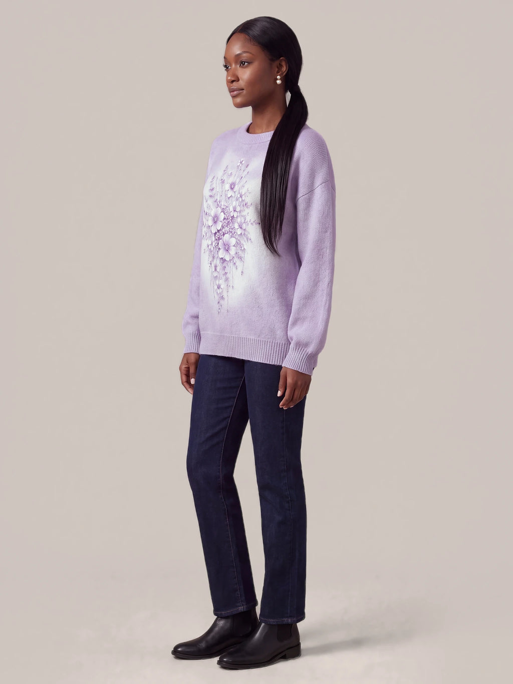 "Zambarau" Sweatshirt — side view on model