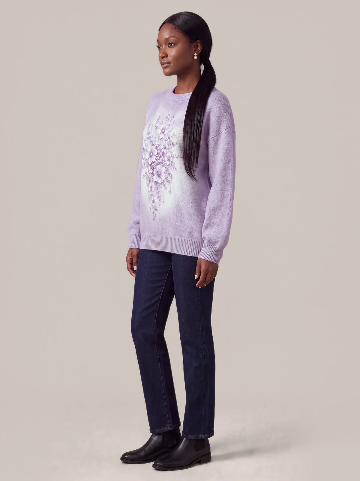 "Zambarau" Sweatshirt — side view on model