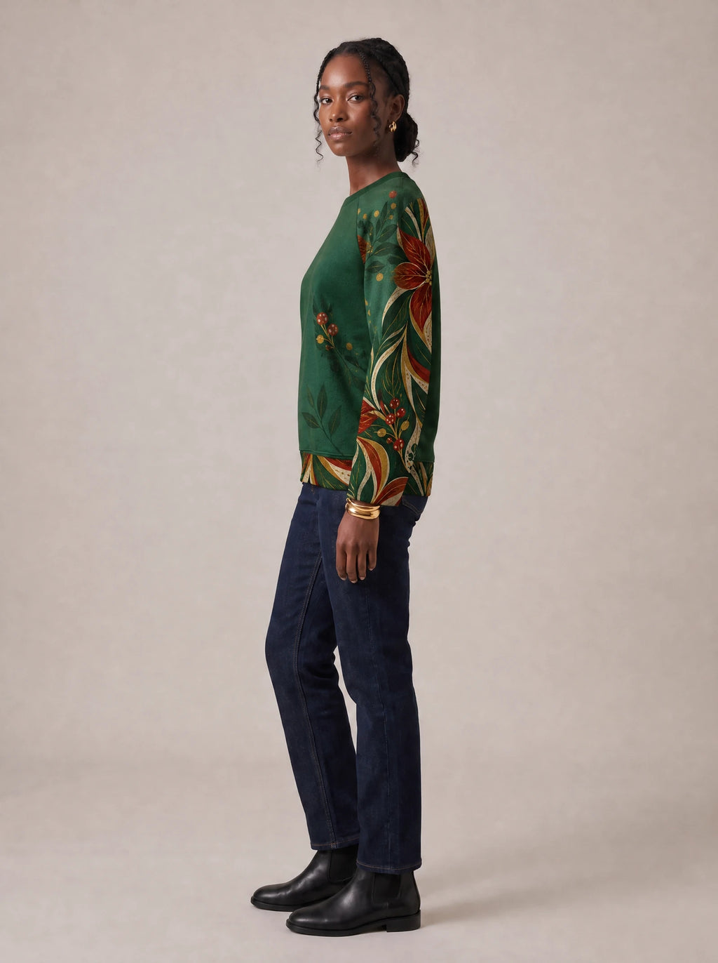"Zuhura" Sweatshirt — side view on model